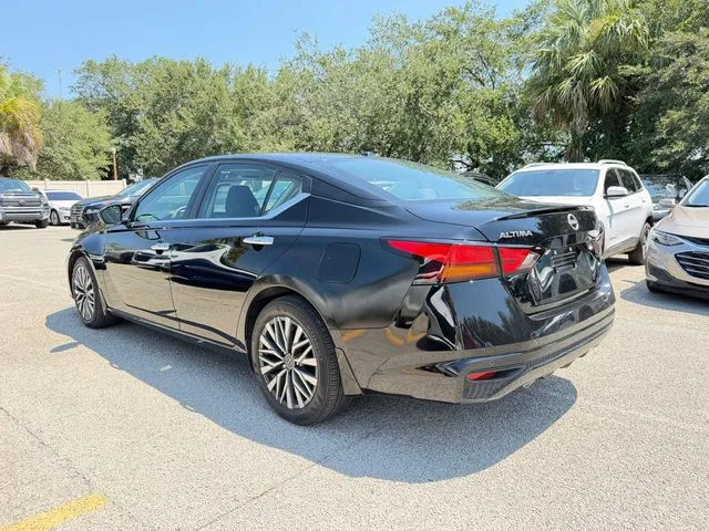 Nissan Altima photo 8