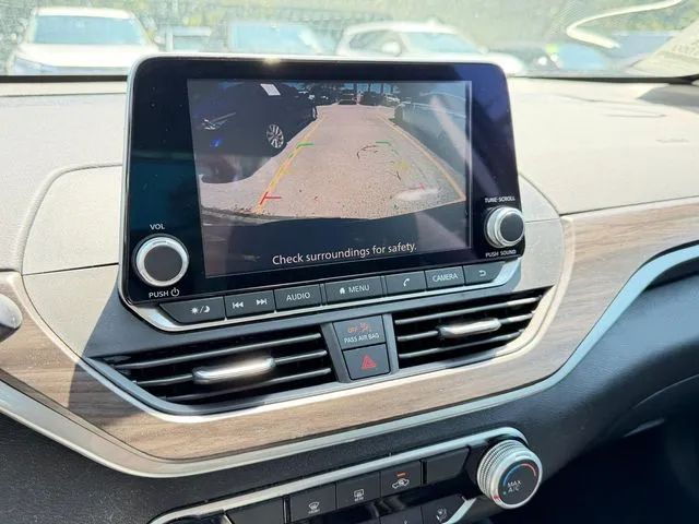 Nissan Altima photo 17