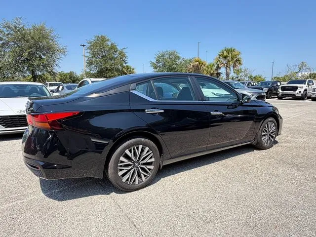 Nissan Altima photo 6