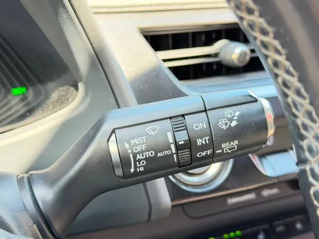 Lexus UX photo 21