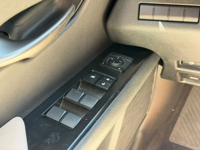 Lexus UX photo 15