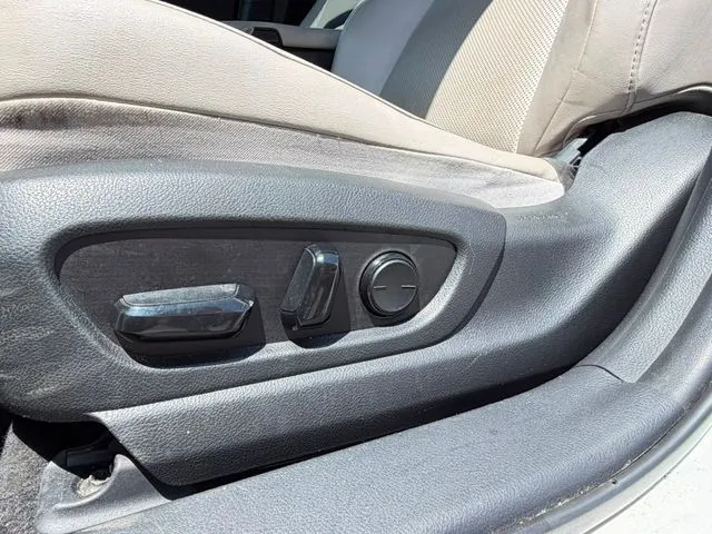 Lexus UX photo 27