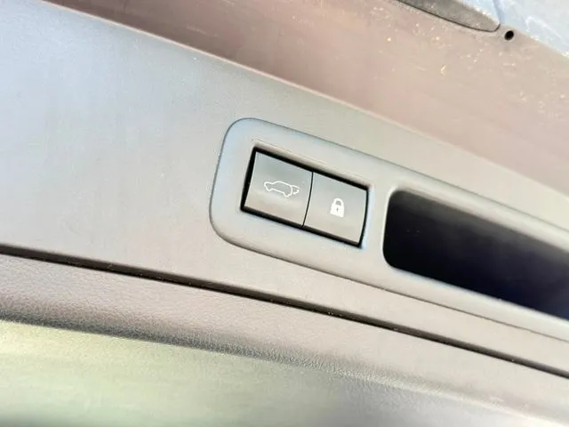 Lexus UX photo 11