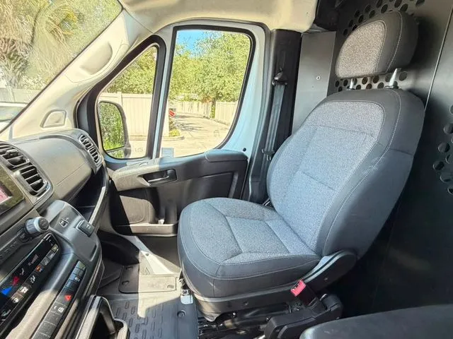 Ram ProMaster 2500 photo 15