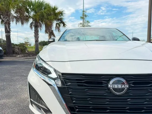 Nissan Altima photo 7