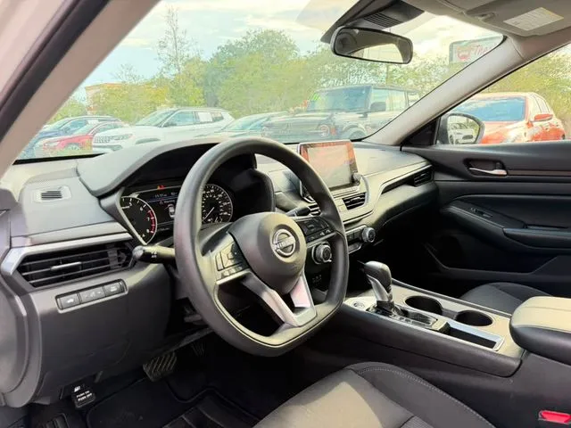 Nissan Altima photo 25