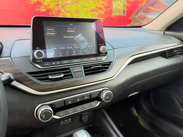 Nissan Altima photo 16