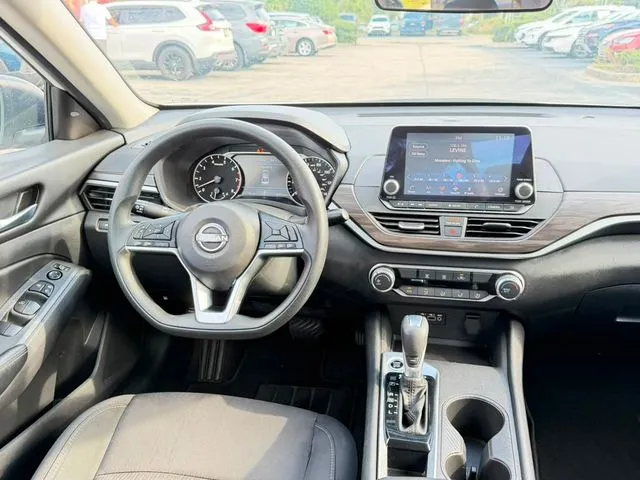 Nissan Altima photo 11