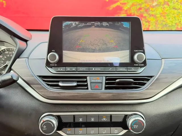 Nissan Altima photo 17