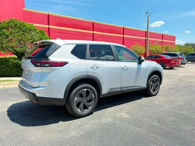Nissan Rogue photo 6