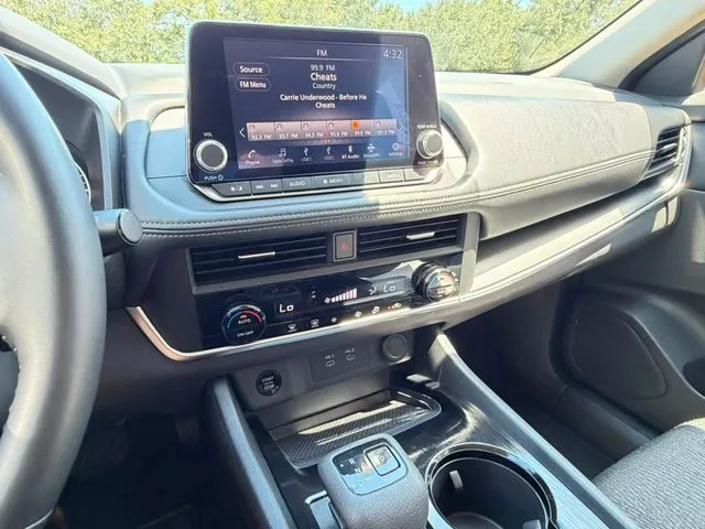 Nissan Rogue photo 23