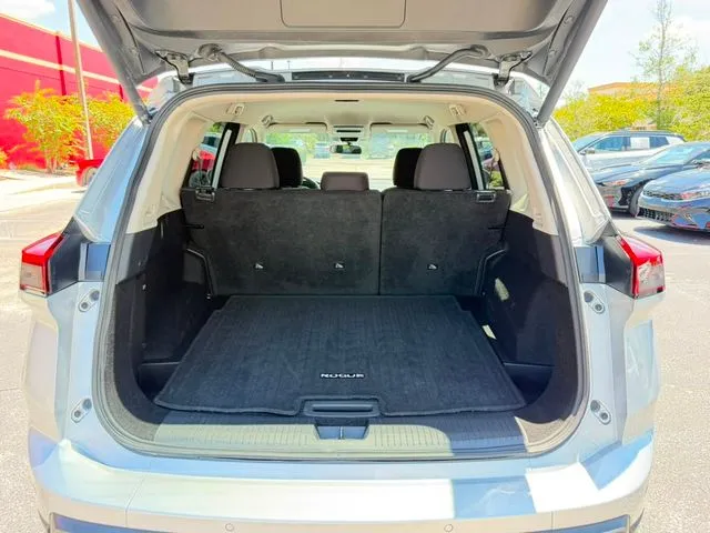 Nissan Rogue photo 9