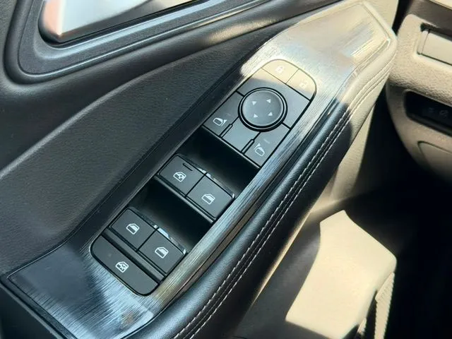 Nissan Rogue photo 17