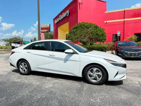 White 2021 Hyundai Elantra SE for sale in Jacksonville, FL