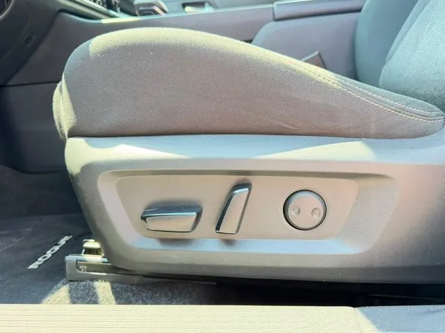 Nissan Rogue photo 19