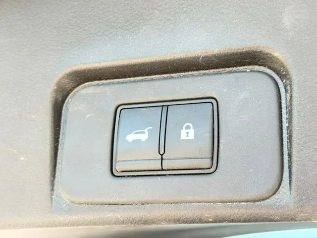 Nissan Rogue photo 10