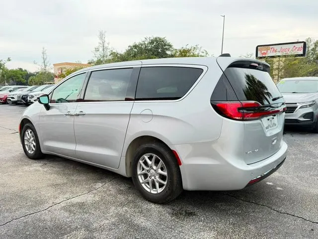 Chrysler Pacifica photo 7
