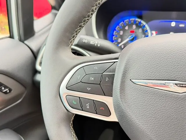 Chrysler Pacifica photo 20