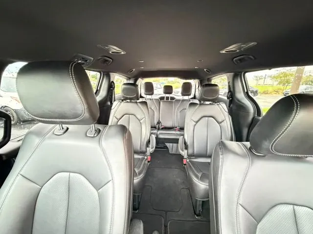 Chrysler Pacifica photo 28