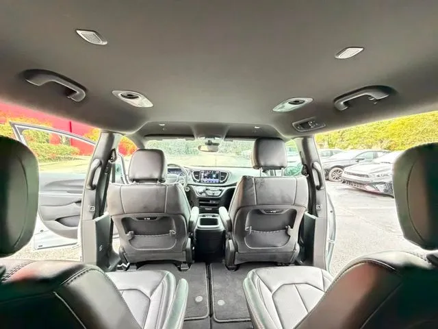 Chrysler Pacifica photo 33