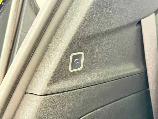 Chrysler Pacifica photo 10