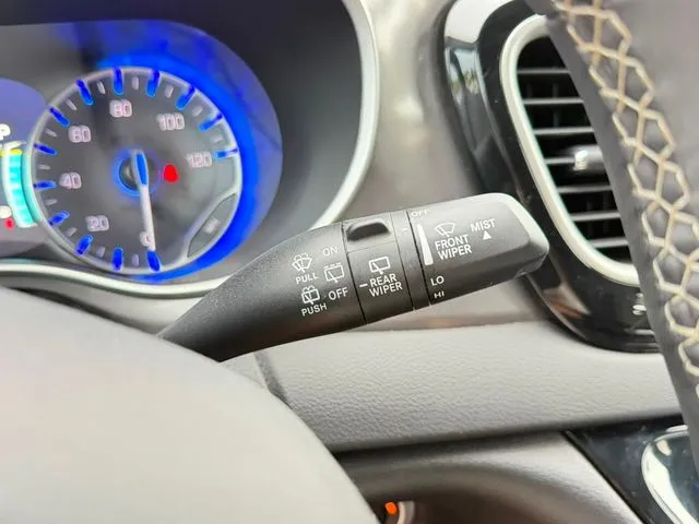 Chrysler Pacifica photo 23