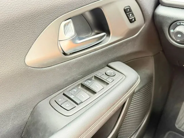 Chrysler Pacifica photo 17