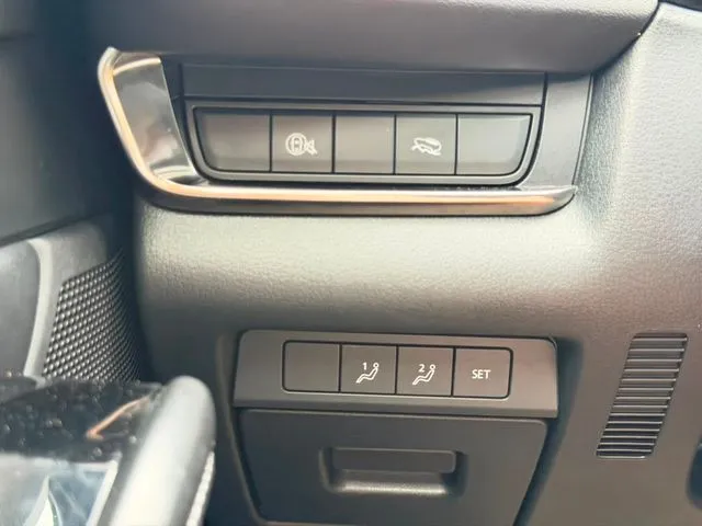 Mazda CX-30 photo 16