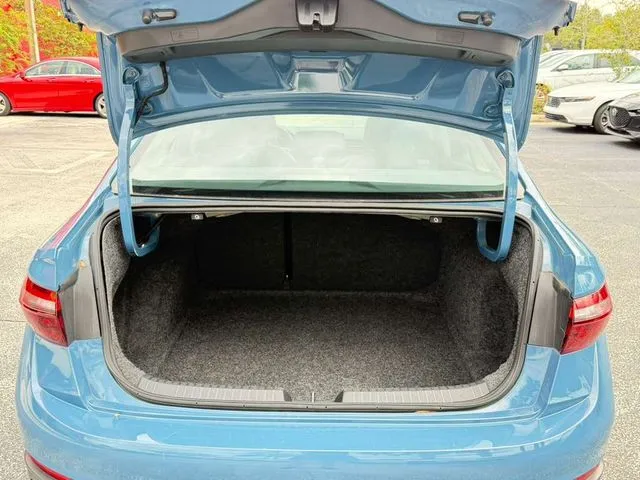 Volkswagen Jetta photo 9