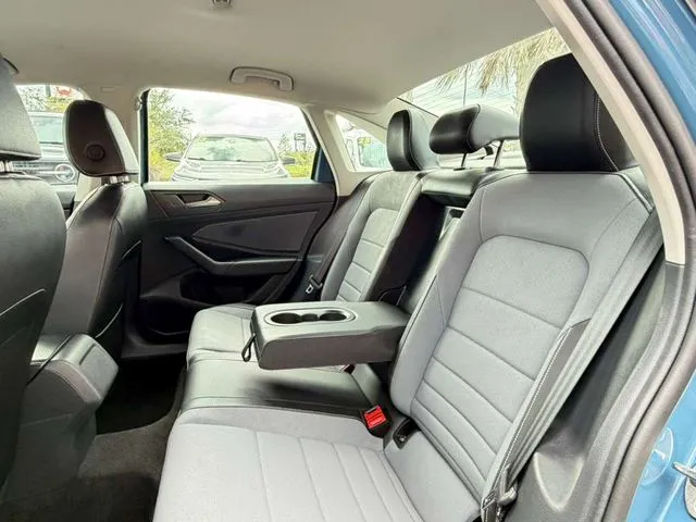 Volkswagen Jetta photo 24