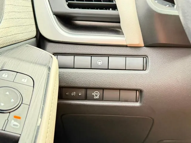 Nissan Rogue photo 14