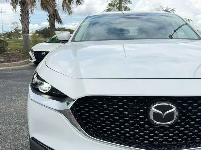 Mazda CX-30 photo 11