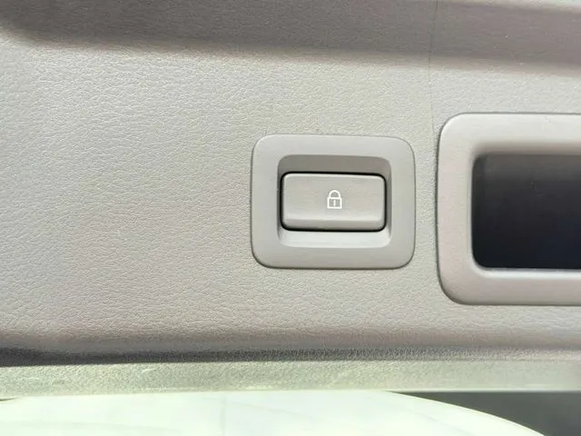 Mazda CX-30 photo 10