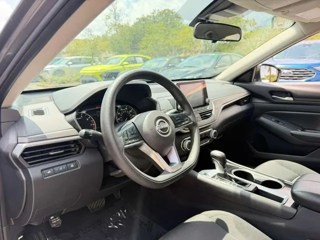 Nissan Altima photo 14