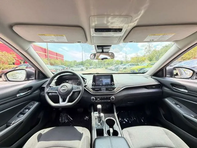 Nissan Altima photo 25