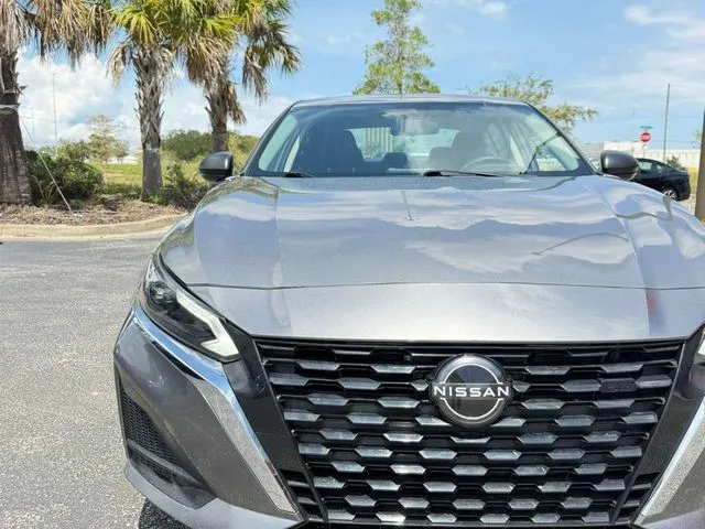 Nissan Altima photo 10