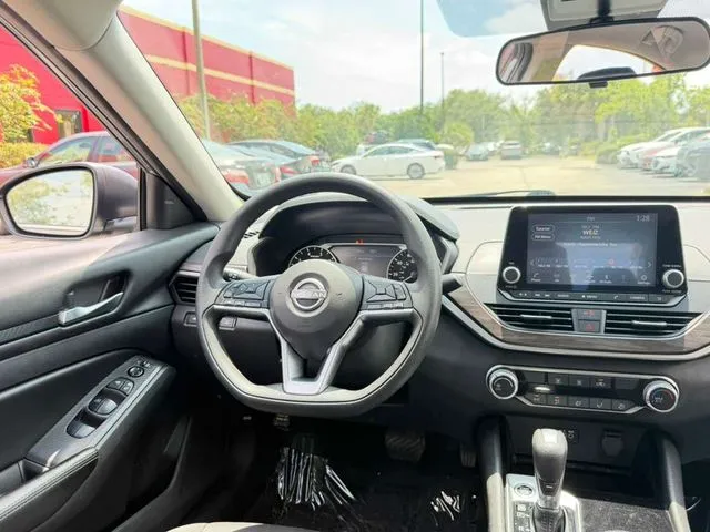 Nissan Altima photo 11