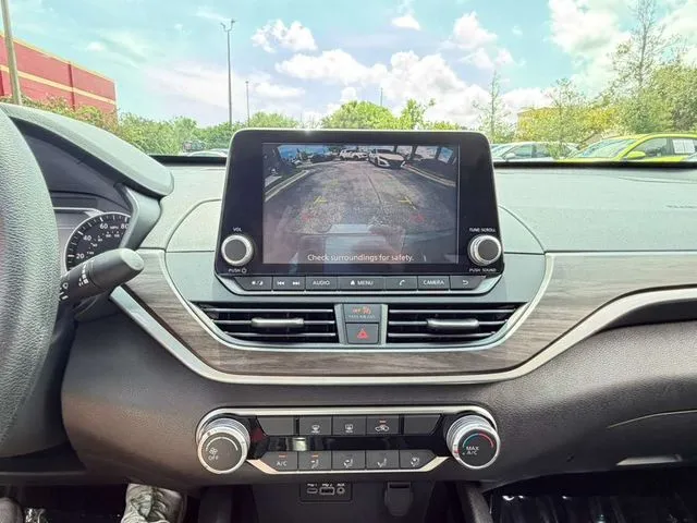 Nissan Altima photo 17