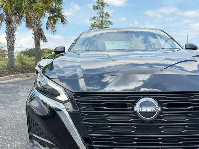 Nissan Altima photo 10