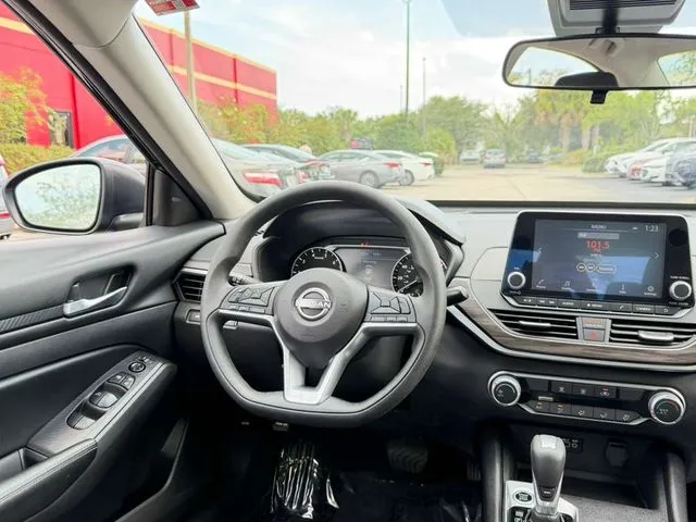 Nissan Altima photo 12