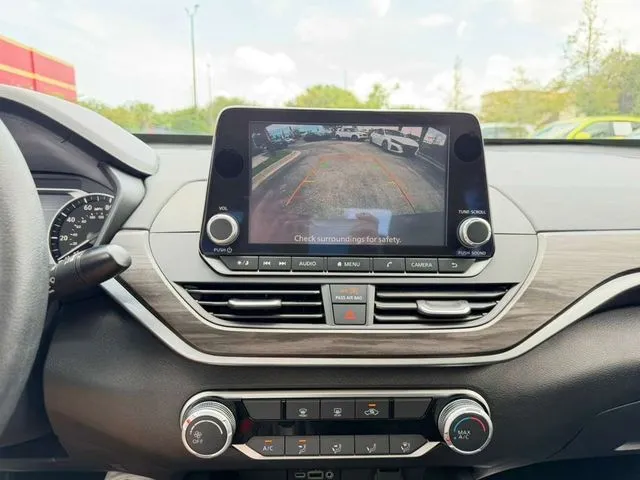 Nissan Altima photo 22