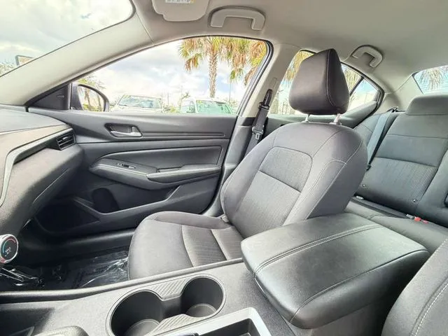 Nissan Altima photo 25