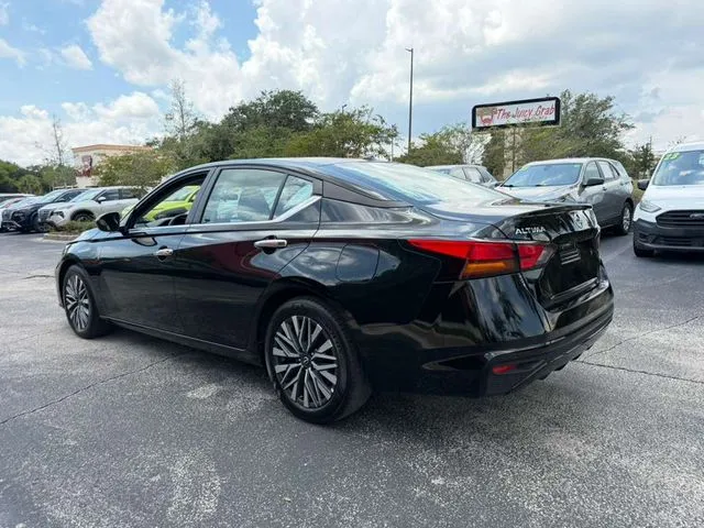 Nissan Altima photo 7