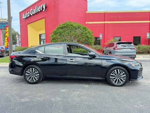 Nissan Altima photo 4