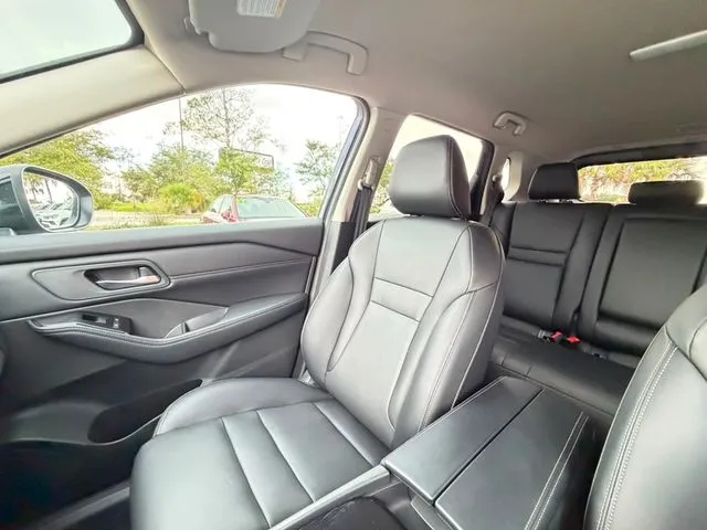 Nissan Rogue photo 25