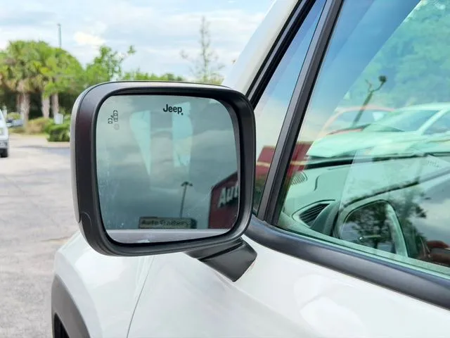 Jeep Renegade photo 11