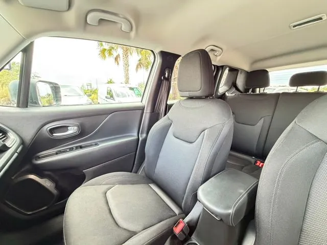 Jeep Renegade photo 28