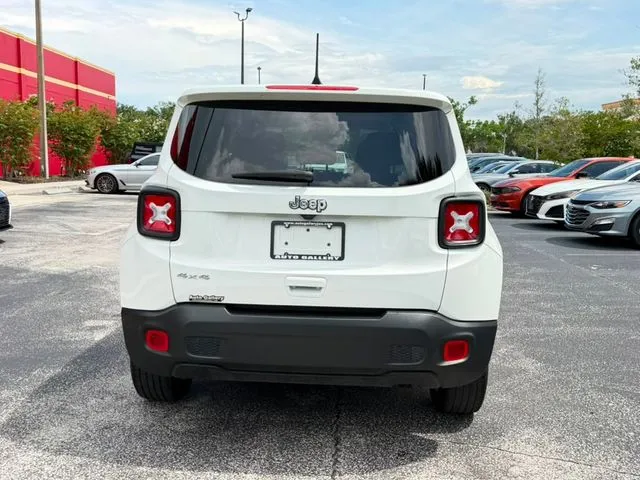 Jeep Renegade photo 8