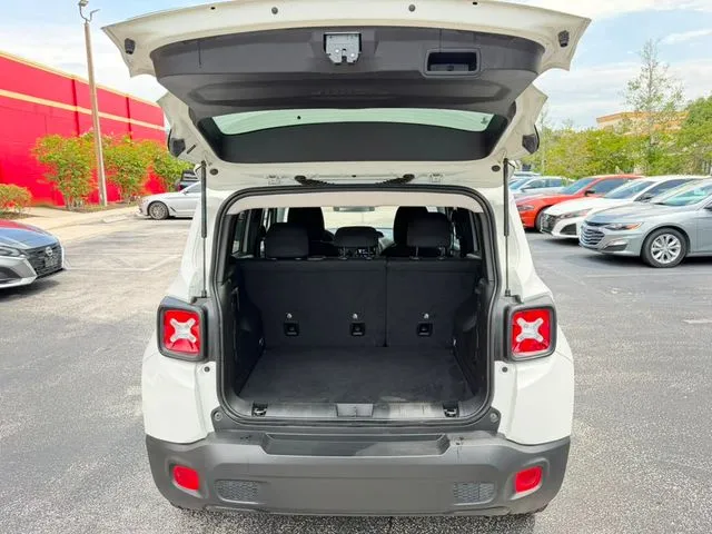 Jeep Renegade photo 9