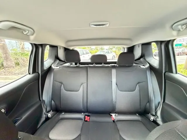 Jeep Renegade photo 29